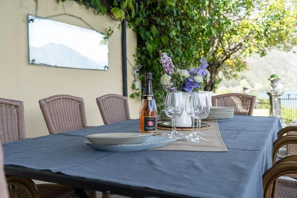Storica Villa Sul Lago Di Como Con Darsena Privata Ардженьо