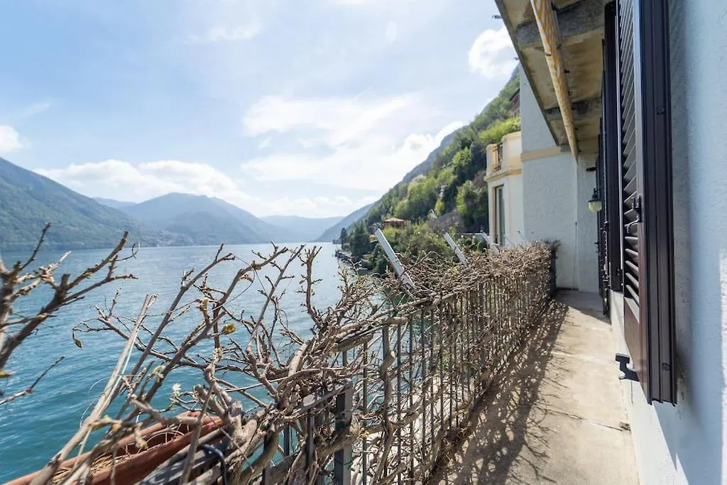Storica Villa Sul Lago Di Como Con Darsena Privata Argegno 0*,  Italie