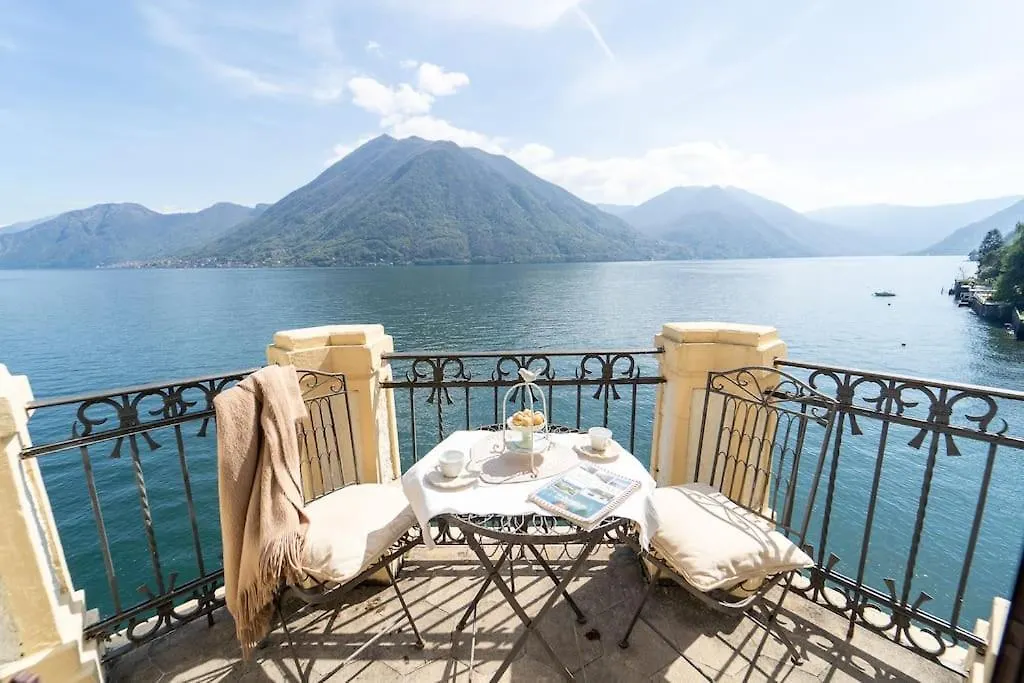 Storica Villa Sul Lago Di Como Con Darsena Privata Ардженьо