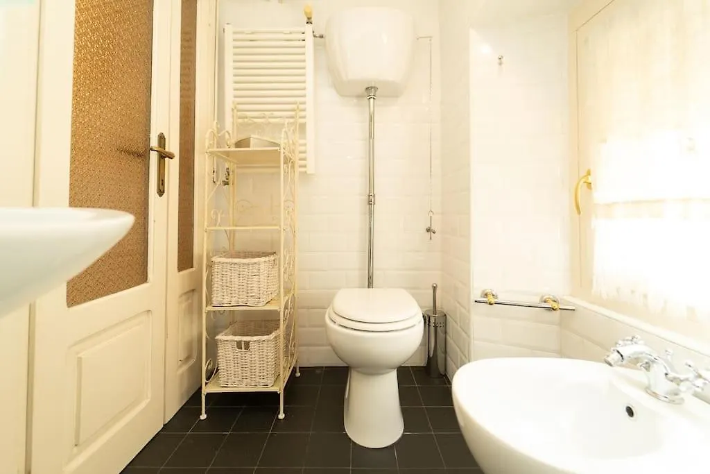 Apartment Storica Villa Sul Lago Di Como Con Darsena Privata Argegno Italy