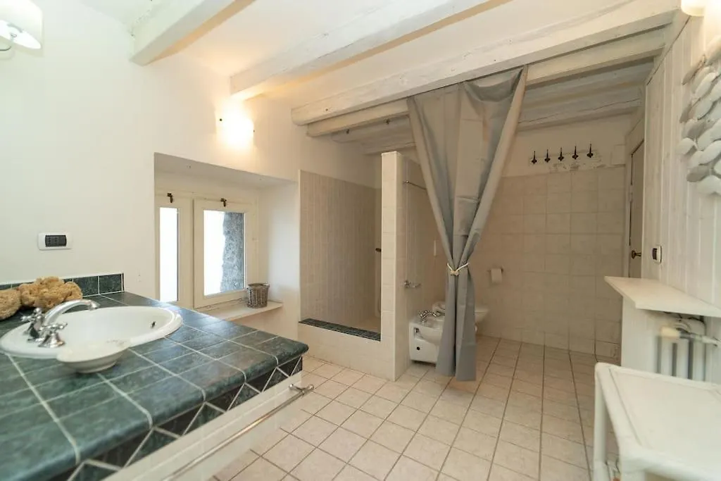 Storica Villa Sul Lago Di Como Con Darsena Privata Argegno 0*,
