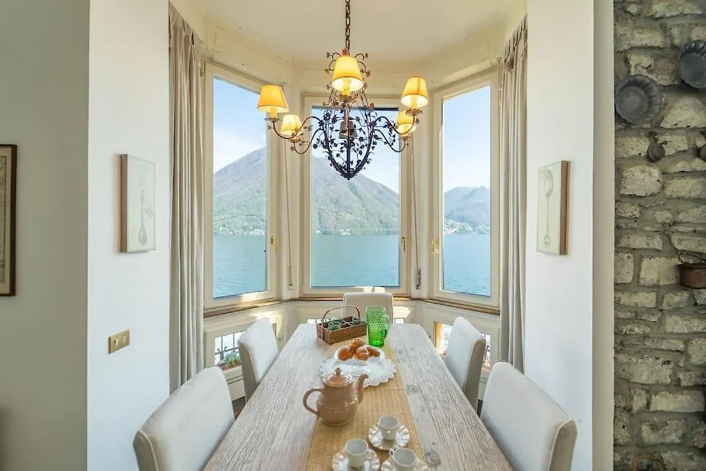 Storica Villa Sul Lago Di Como Con Darsena Privata Argegno