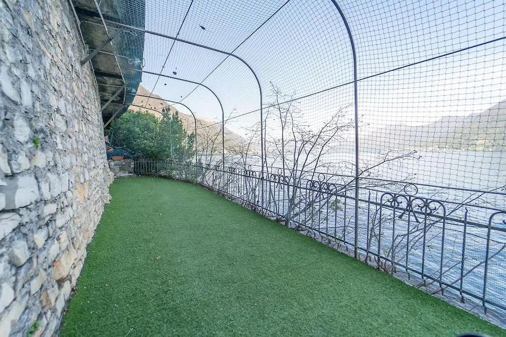 Storica Villa Sul Lago Di Como Con Darsena Privata Argegno