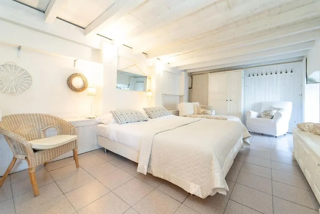 Storica Villa Sul Lago Di Como Con Darsena Privata Argegno 0*,  Italy