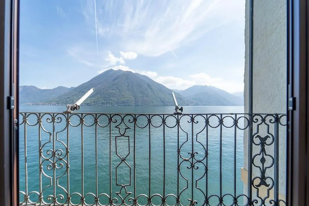 Storica Villa Sul Lago Di Como Con Darsena Privata Argegno