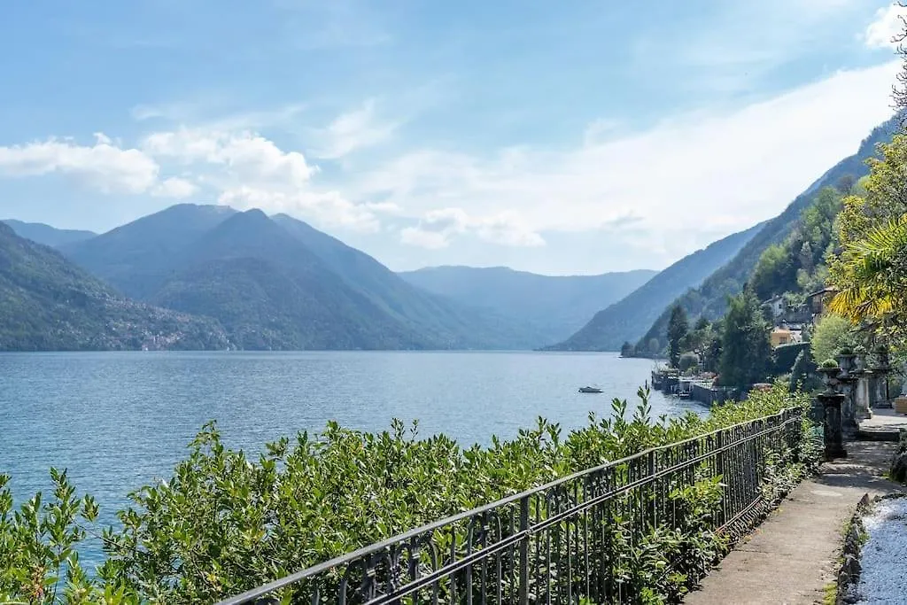 דירה ארגגנו Storica Villa Sul Lago Di Como Con Darsena Privata